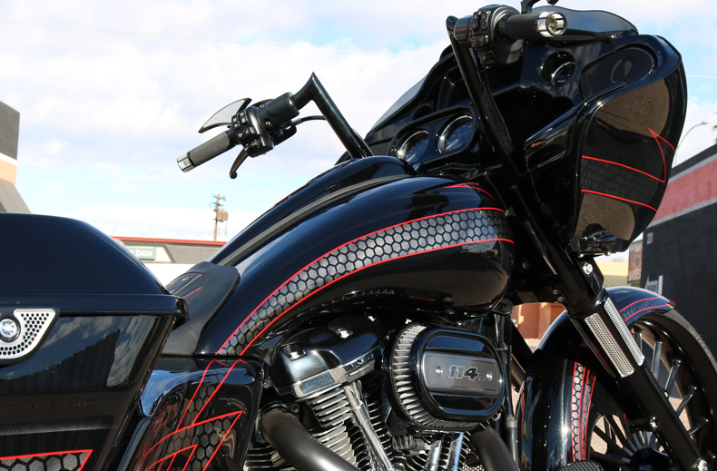 THE RAZORBACK™ STRETCHED TANK KITS For 2008*- Present Touring & Trikes!