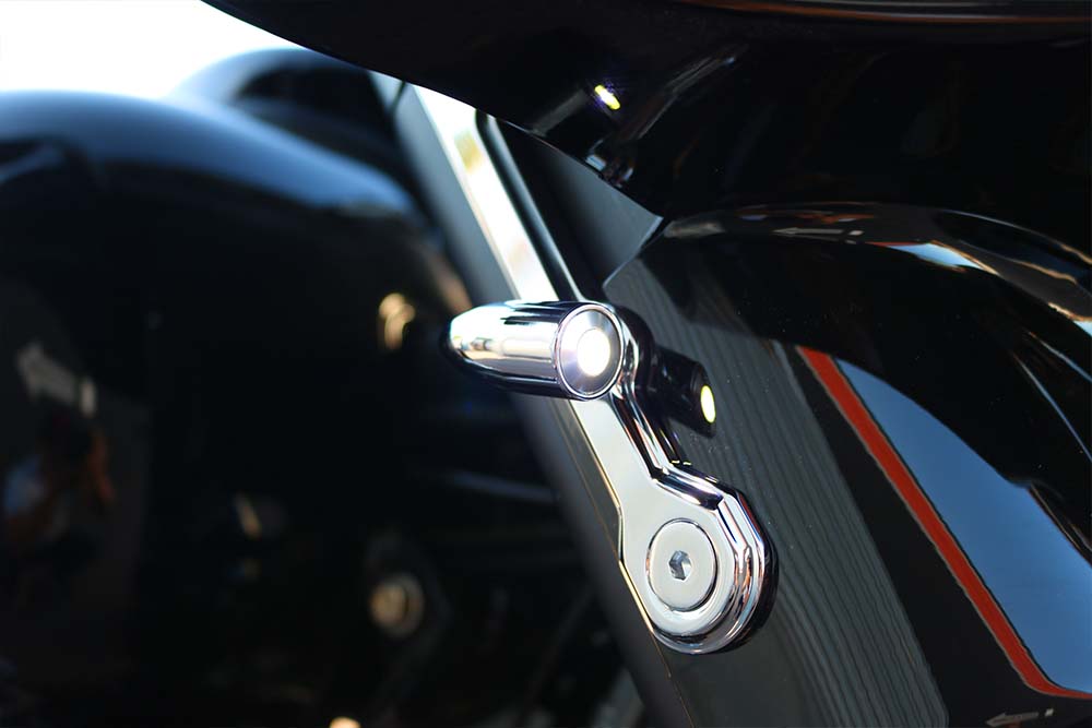 LIGHTNING BULLET TURN SIGNAL KITS FOR BATWING FAIRINGS & ROAD KINGS®