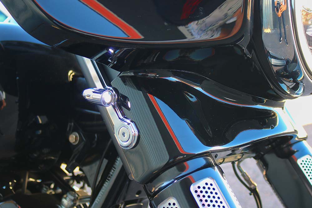 LIGHTNING BULLET TURN SIGNAL KITS FOR BATWING FAIRINGS & ROAD KINGS®