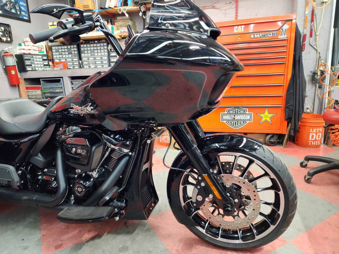 PRE-WIRED OEM MONKEY BARS (2015-Present Road Glide, Freewheeler & Road Glide 3)