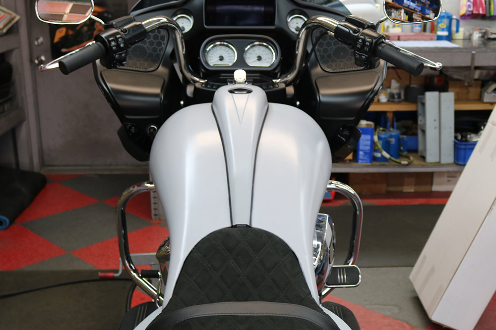 THE RAZORBACK™ STRETCHED TANK KITS     For 2008*- Present Touring & Trikes!